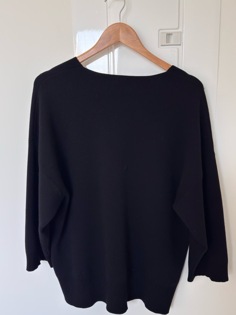 Wilfred Sweater Souvenir Black V-Neck Knit Sweater women's  size 2 - Picture 4 of 10